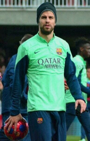 Gerard Pique and his big dick bulge